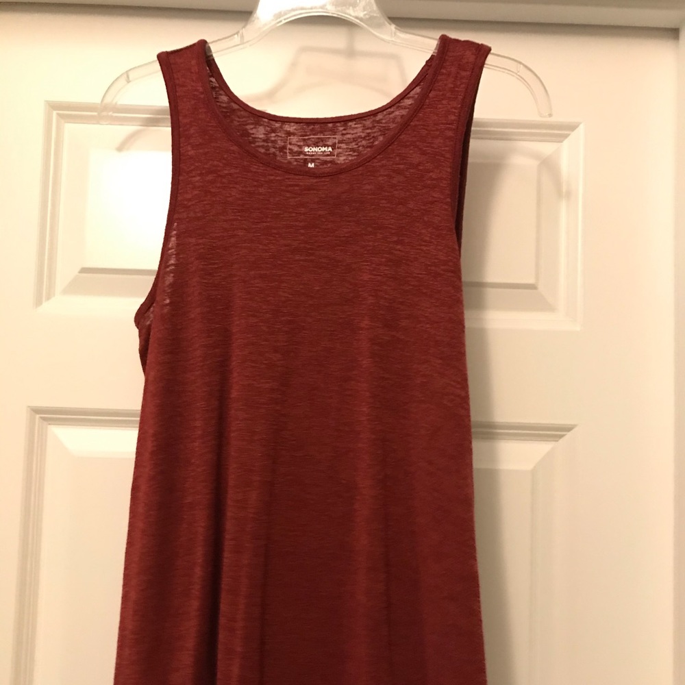 Slub-knit sleeveless top.